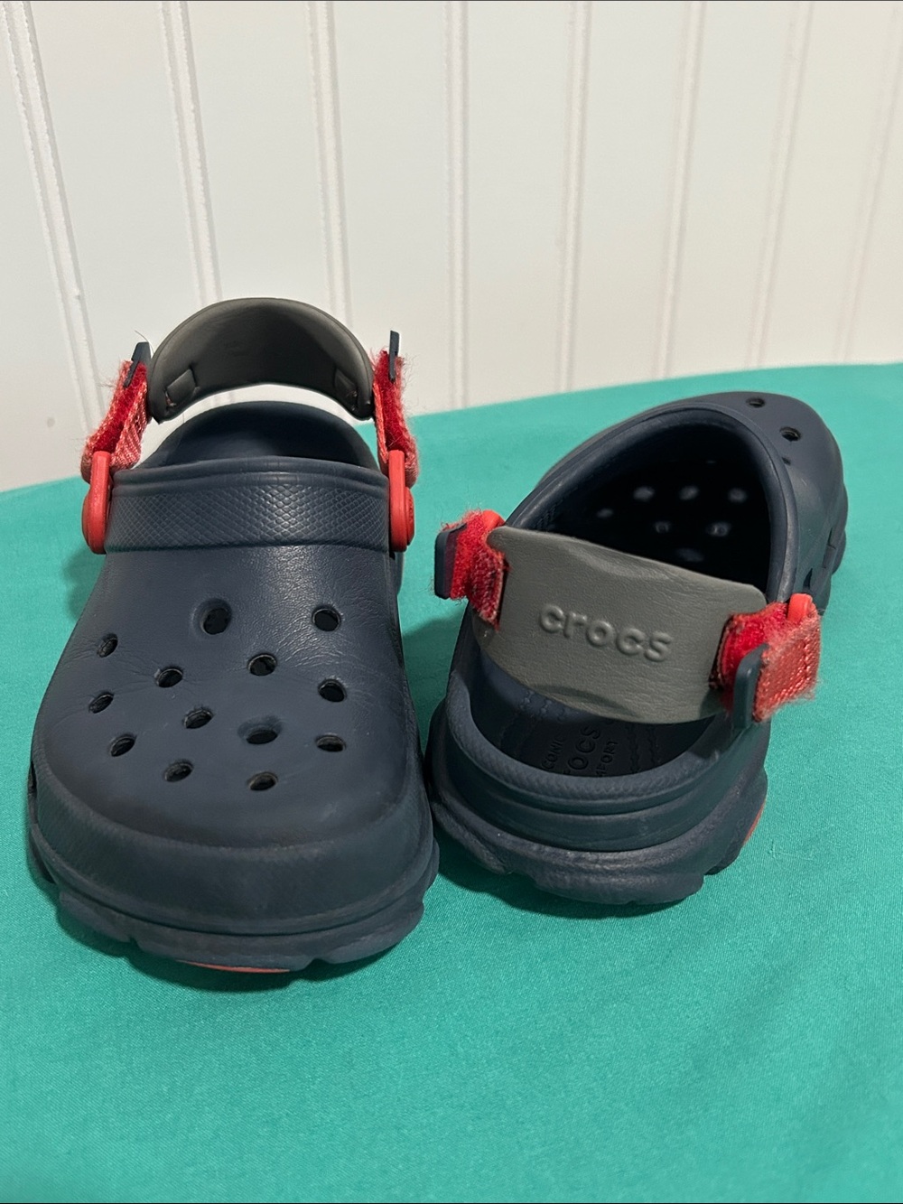 CROCS Kids Navy Clogs w/ Red Hook & Loop Strap Sz: c10